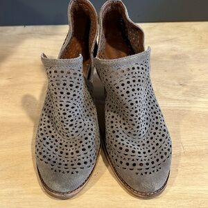 Jeffrey Campbell size 9 western style suede bootie with‎ cut outs